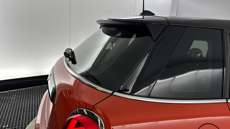 MINI Hatchback 1.5 Cooper II 5dr Auto [Chili Pack] Petrol Hatchback